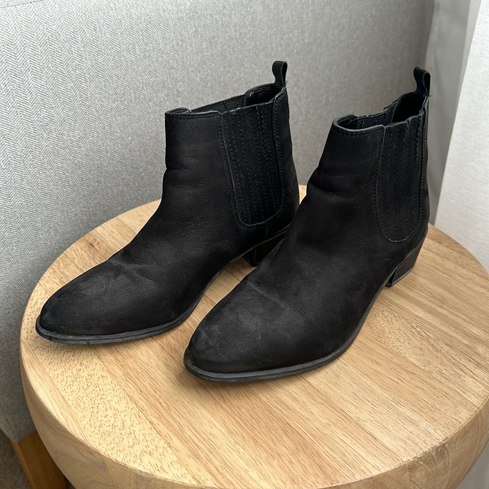 Black Steve Madden Chelsea Boots